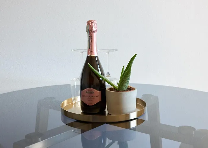 Charming Lake Como Stay - Central & Scenic Apartament