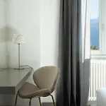 Daire Charming Lake Como Stay - Central & Scenic Menaggio