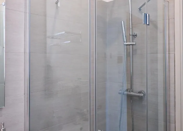 公寓 Charming Lake Como Stay - Central & Scenic 梅纳焦